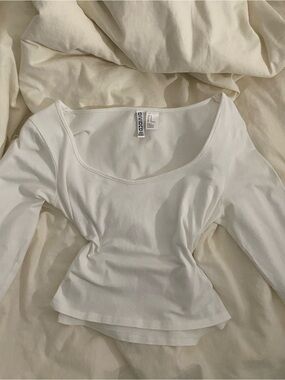 H&M Women's White Scoop Neck Long Sleeve Top